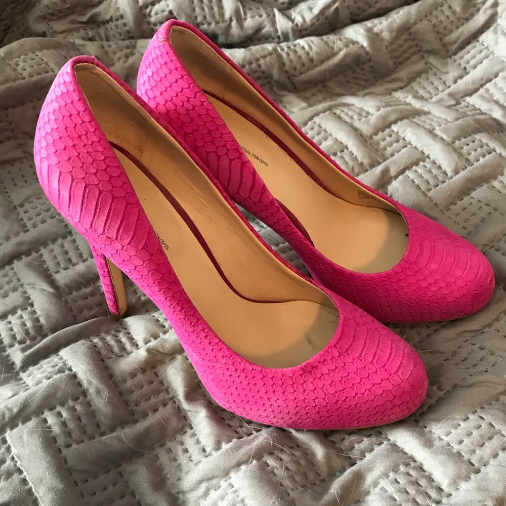Hot pink pumps !